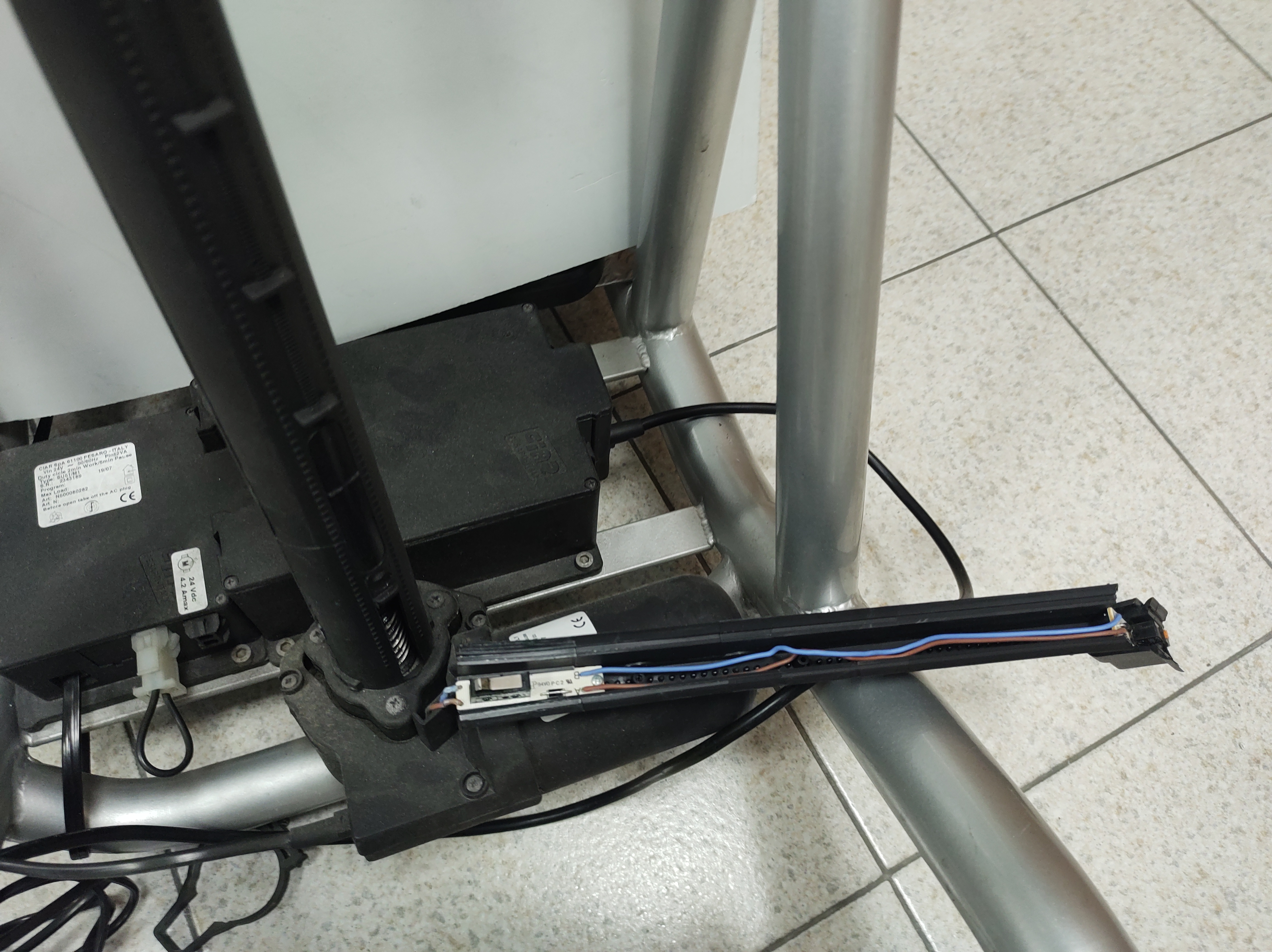 STAND-UP Lower limit switch